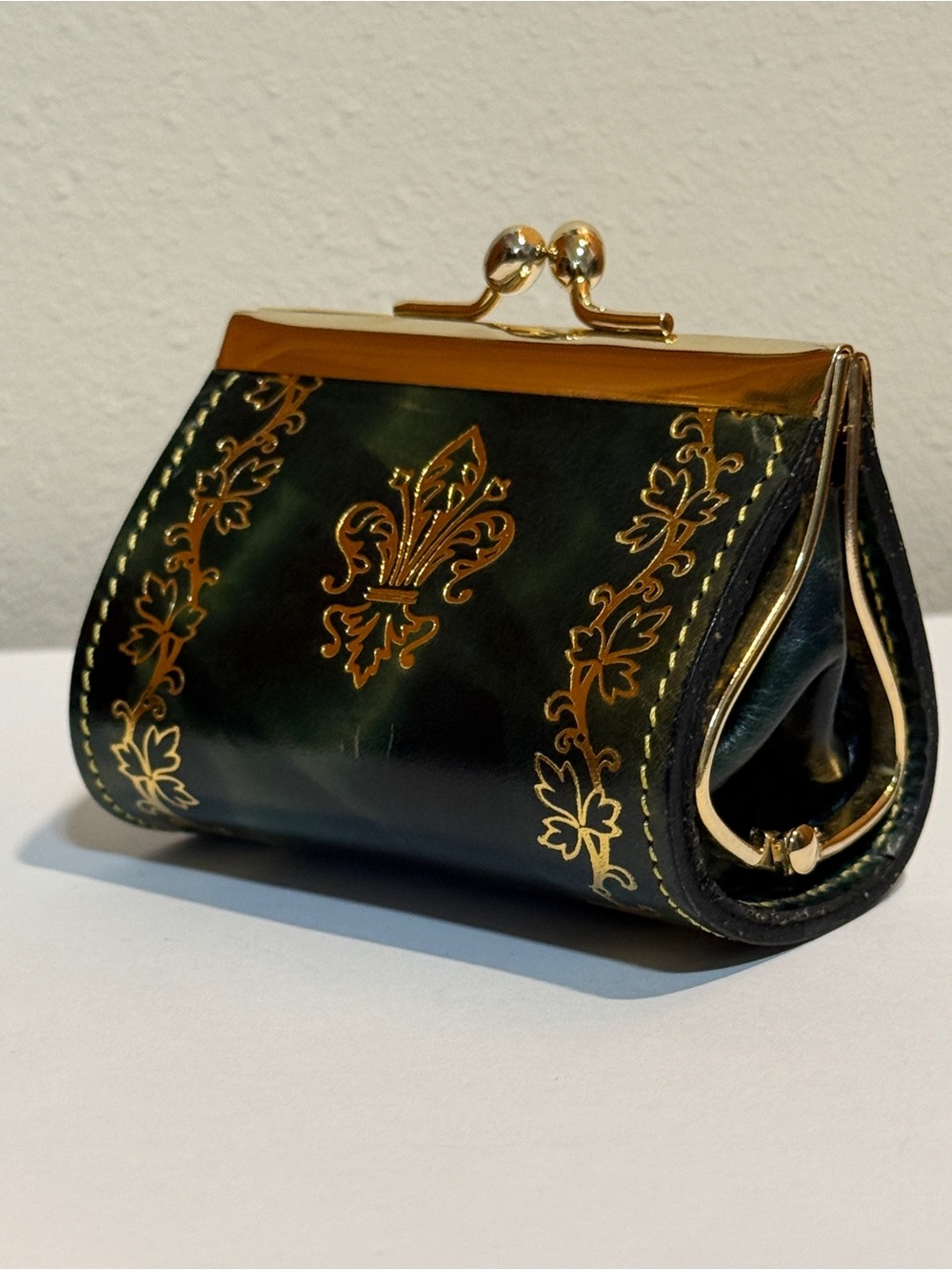 Vintage Green Leather Kiss-Lock Gold Fleur de Lis Coin Purse Made in Italy